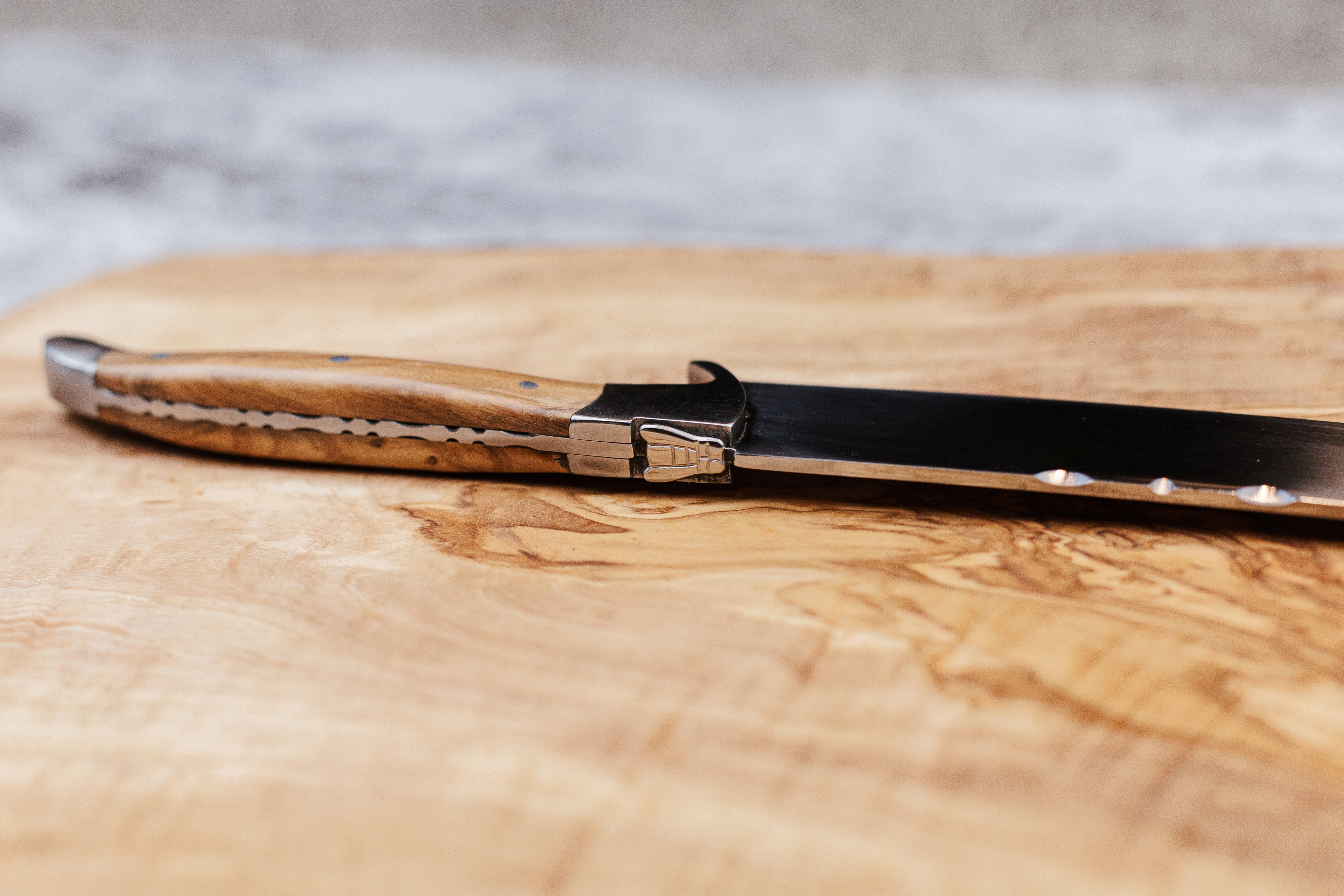 Exclusive Breadknife Olive Wood
